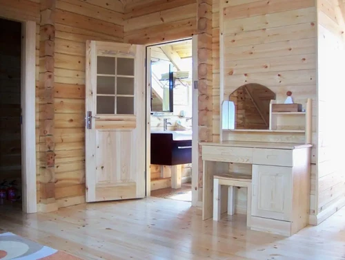 Macaroon wooden cabin style tiny home - Picture 4 of 18