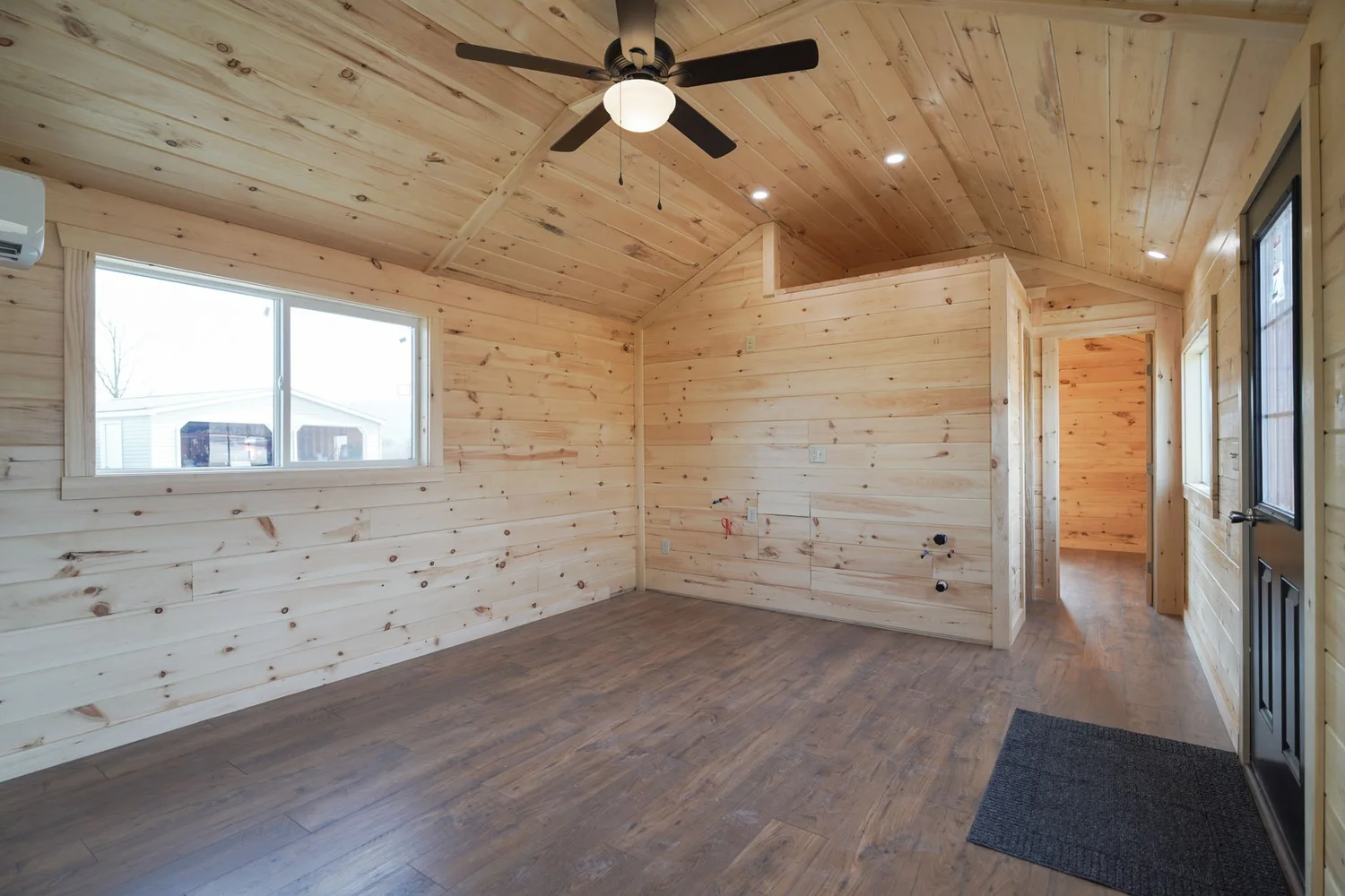 Cabin-02.jpg