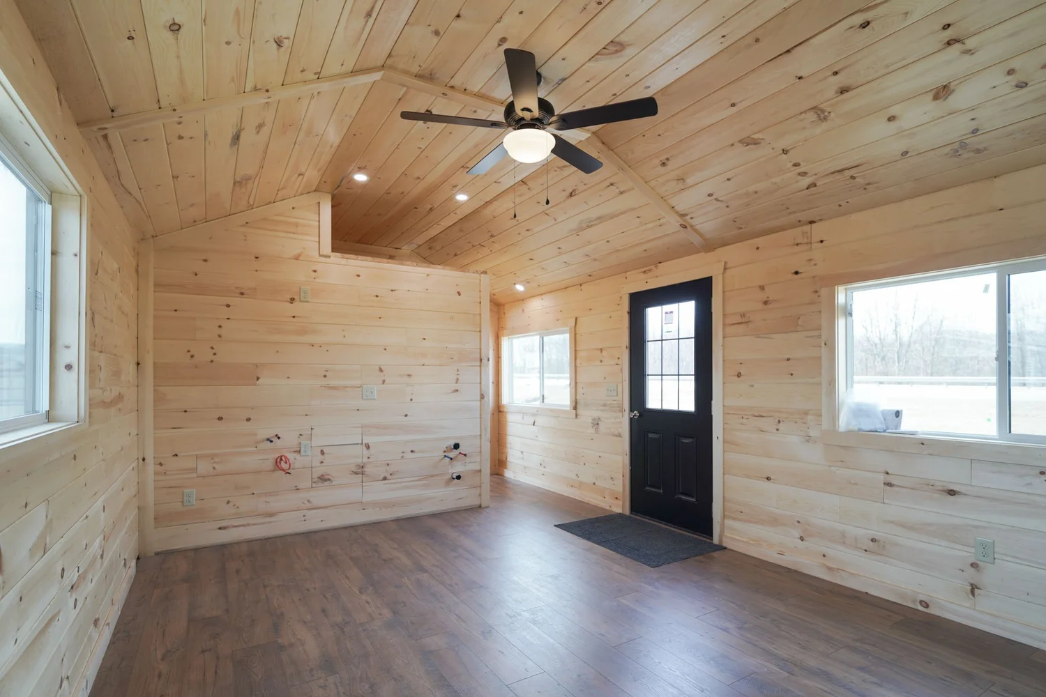 Cabin-03.jpg