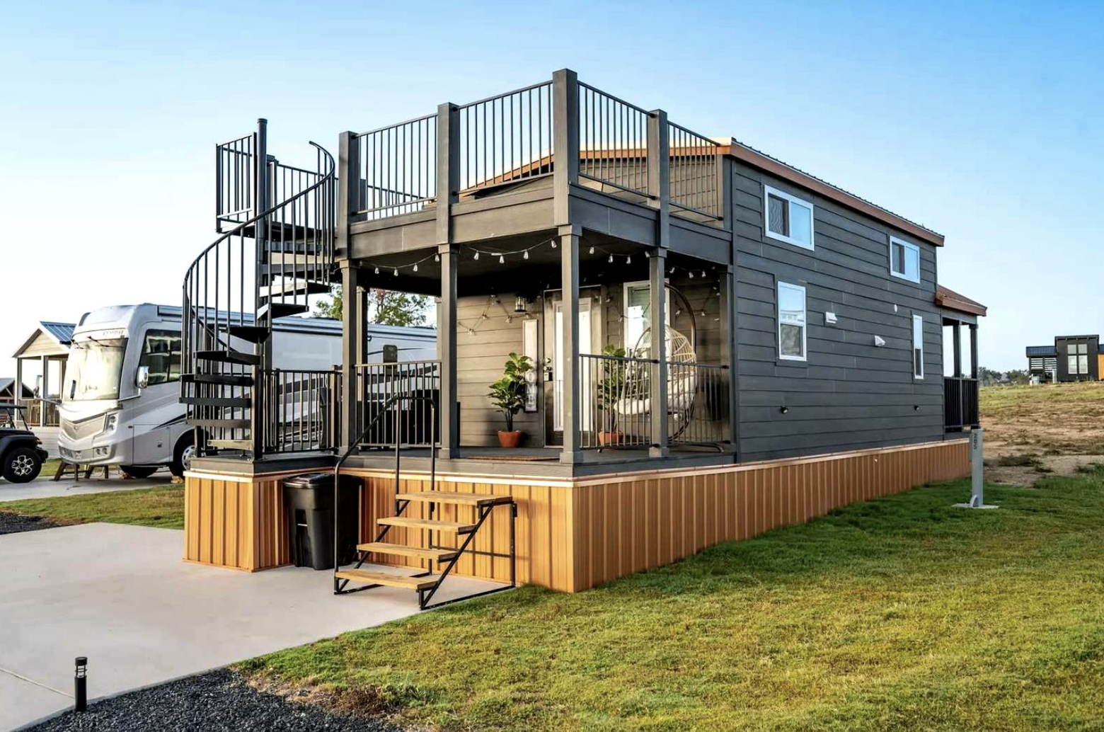 A Look Inside This Tiny House with a Rooftop Deck and Modern Interior