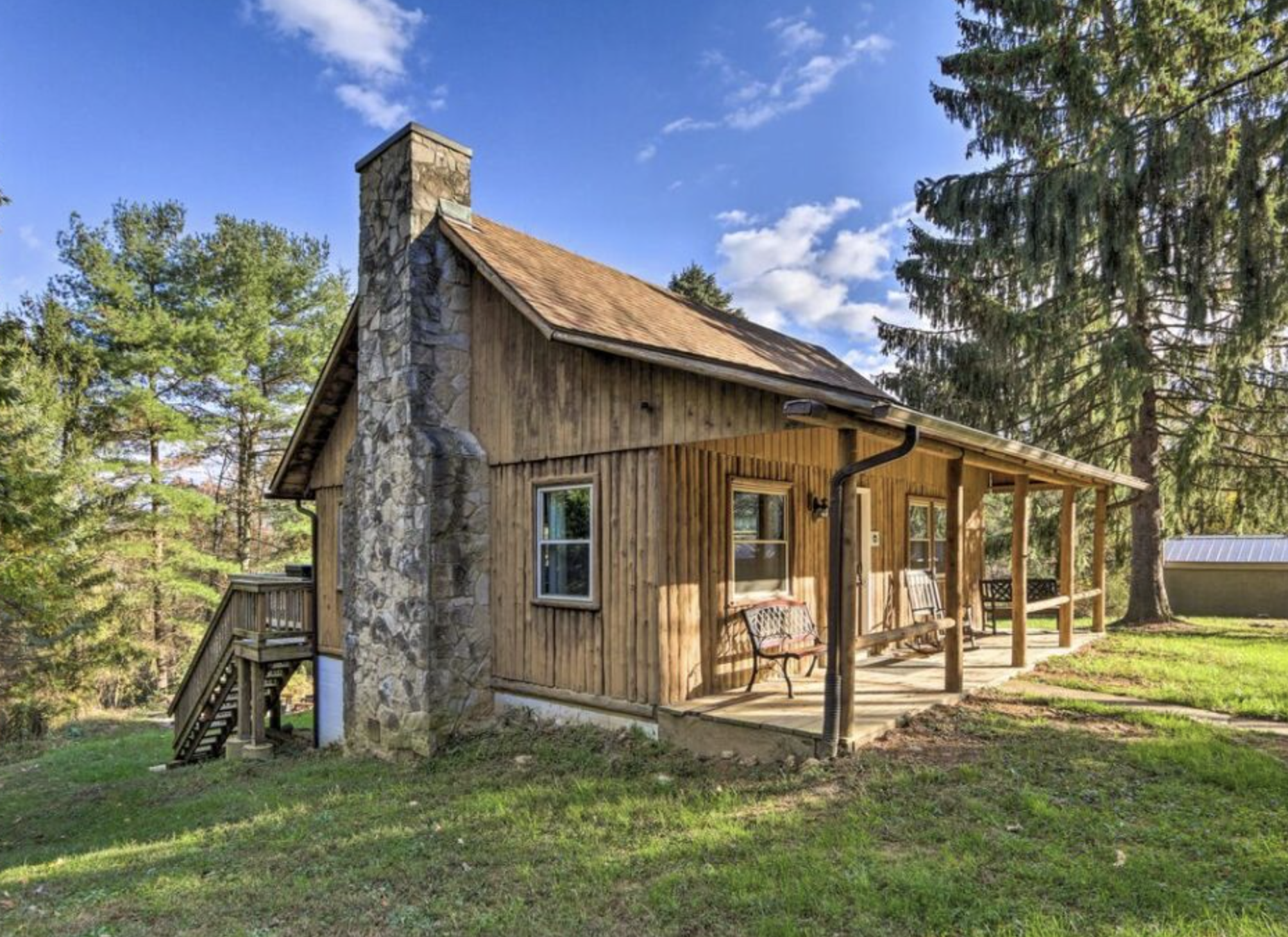 Pine Retreat Cabin with Rustic Charm and Modern Comfort