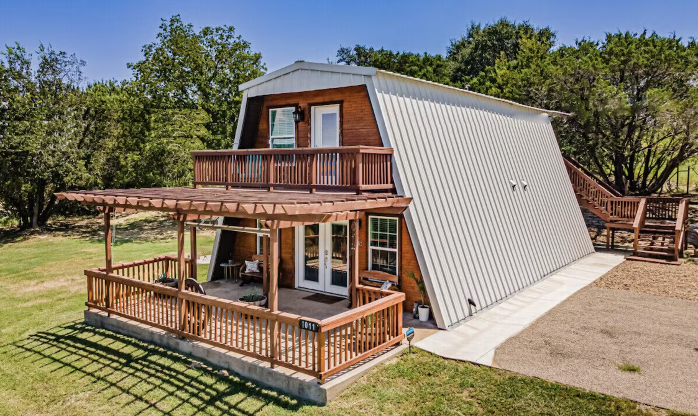 3-Bedroom A-Frame Cabin with a Modern Interior