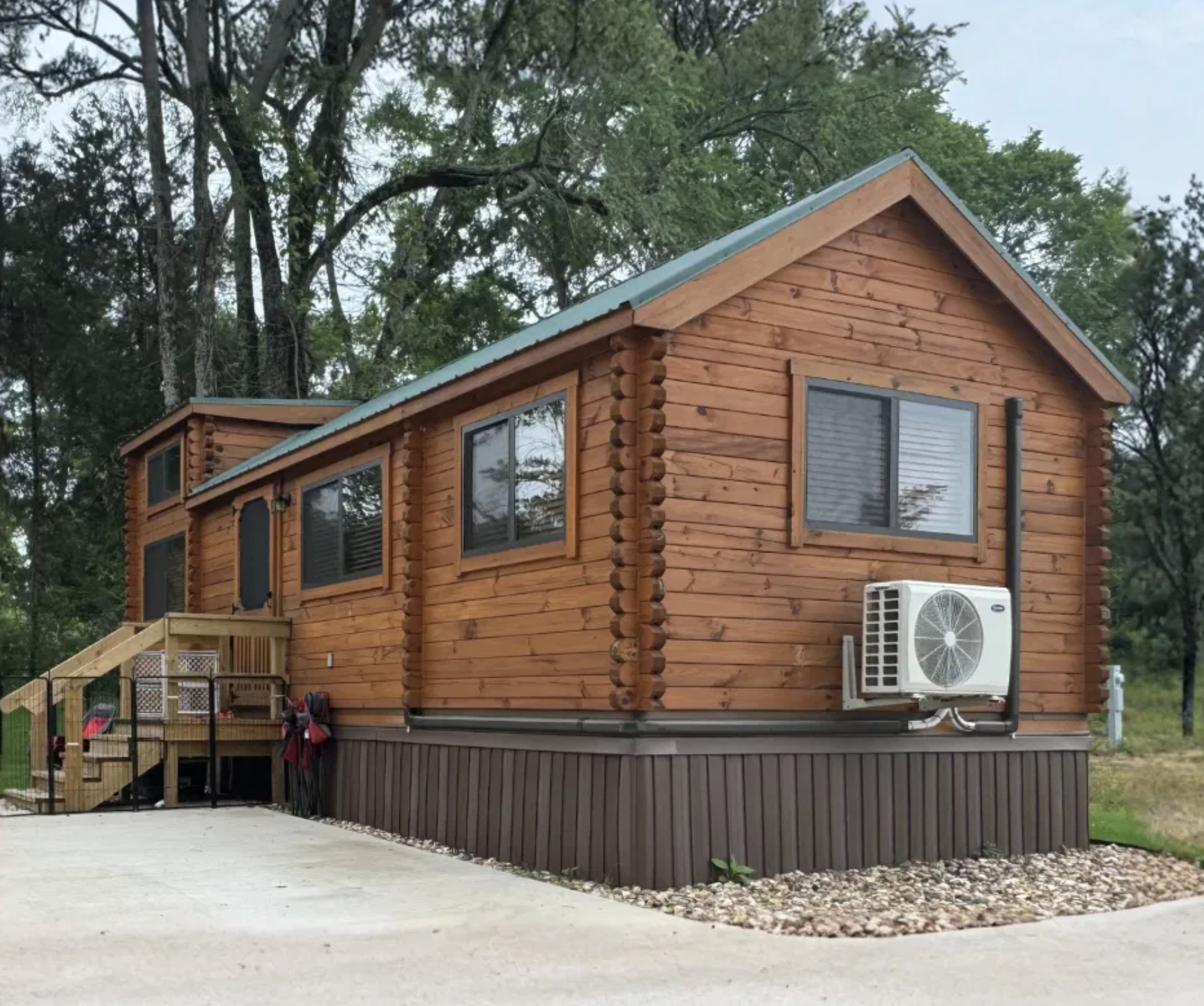 400-Sq.-Ft. Mobile Log Cabin with an Elegant Finished Interior