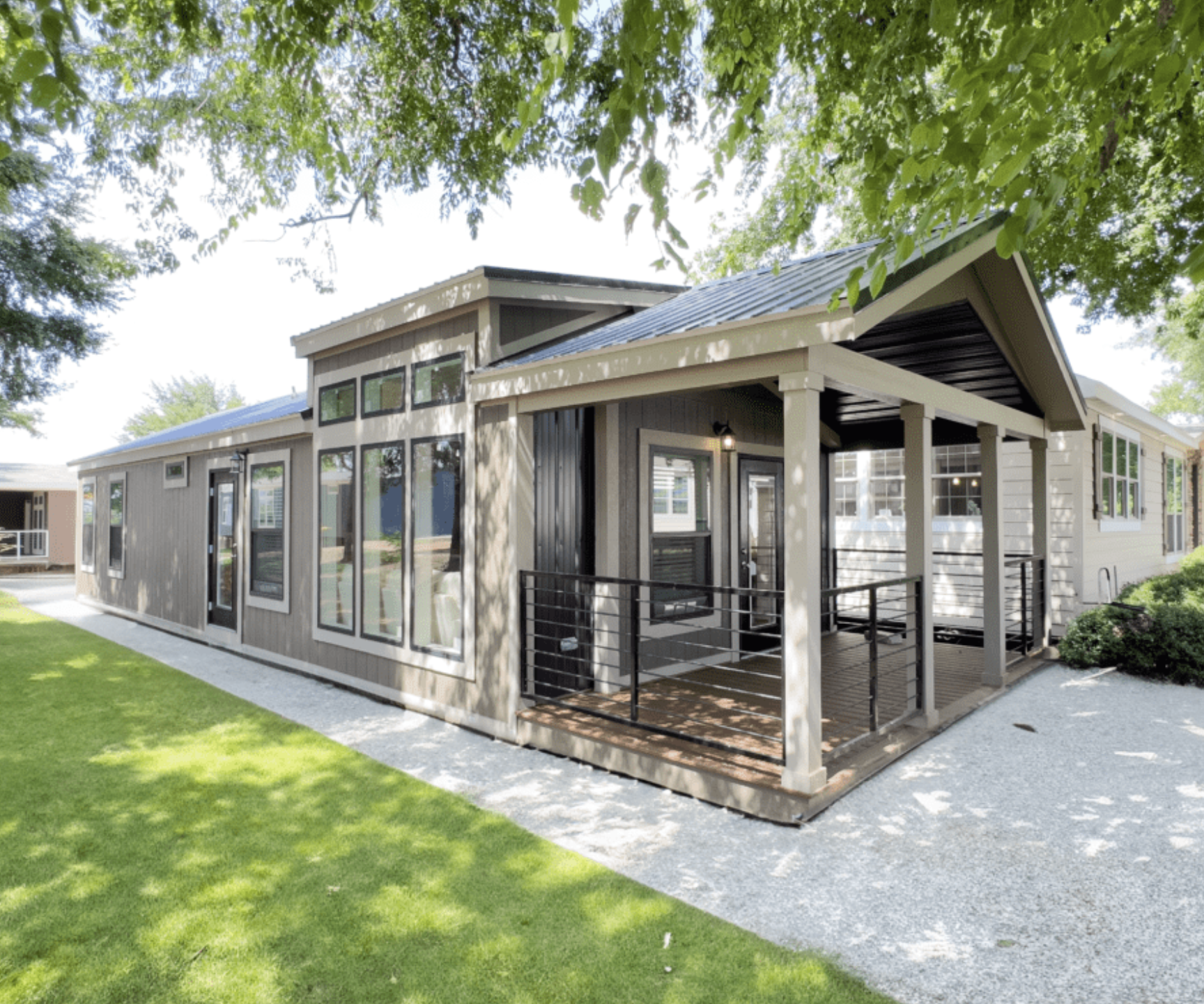 918-Sq.-Ft. Cottage with a Modern Interior
