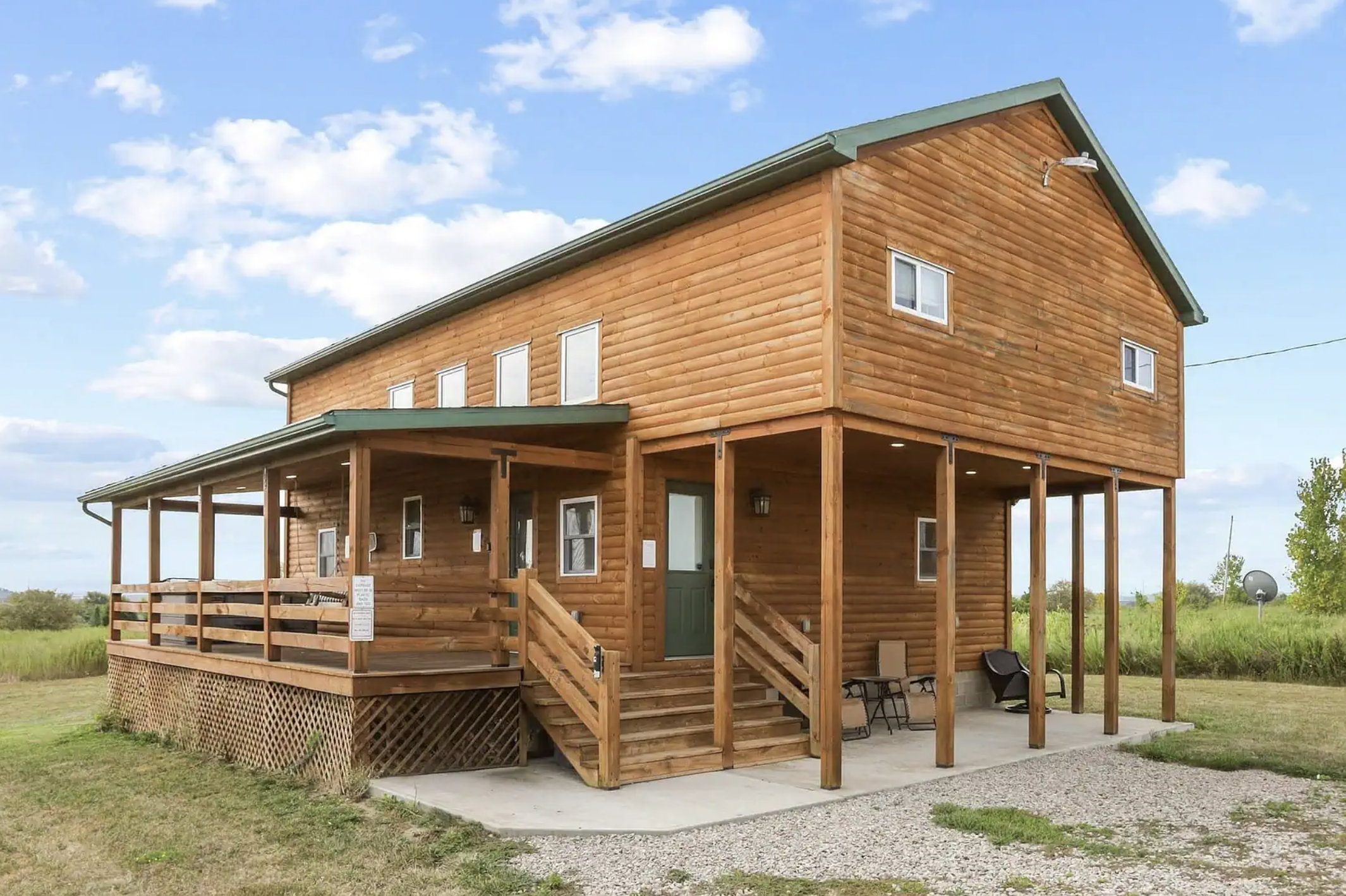 A Look Inside a Luxury 2-Story Log Home on 56.4 Acres